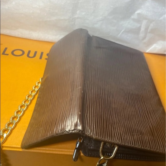 Authentic Louis Vuitton Epi Sarah Wallet - Picture 10 of 12